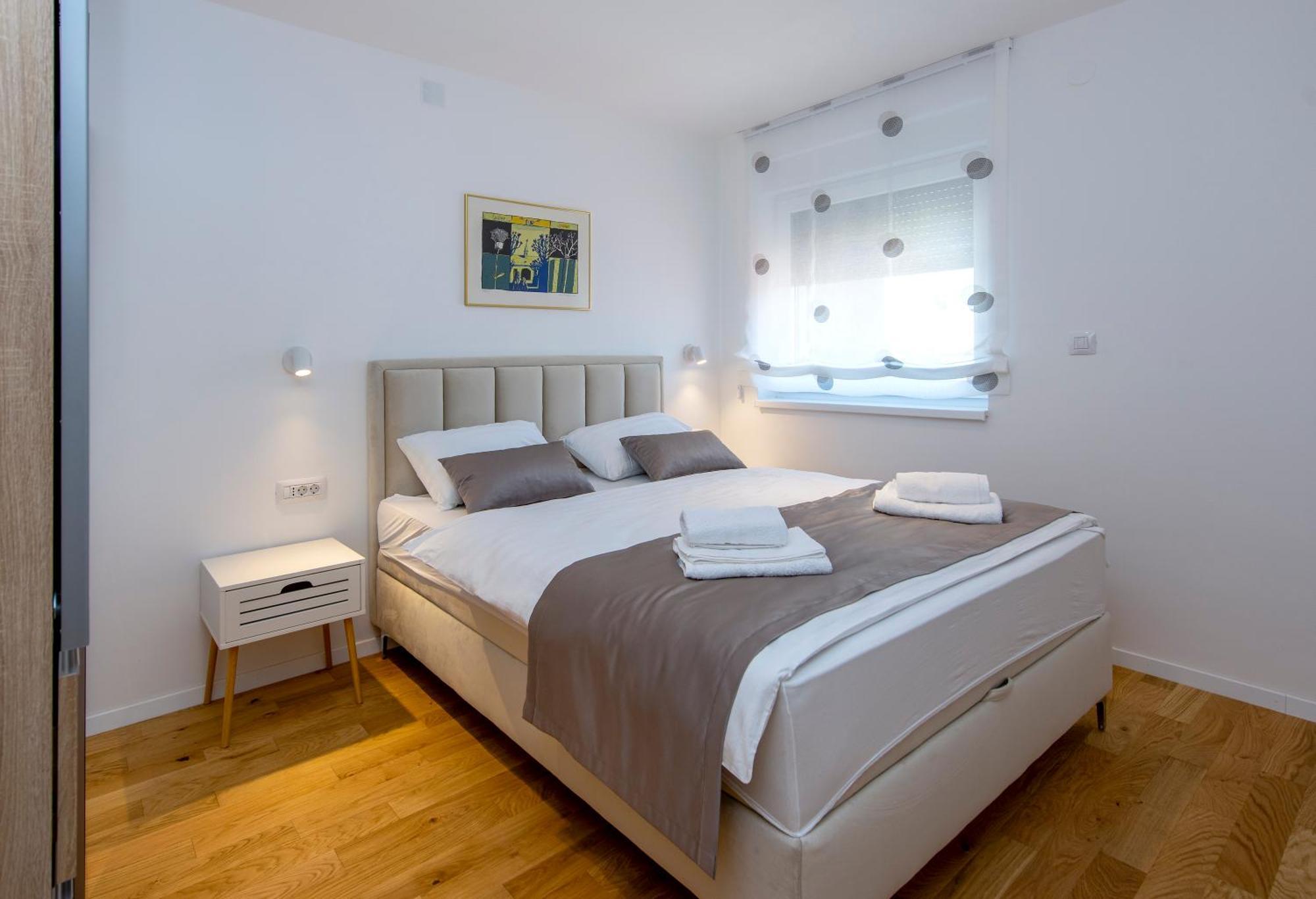 Mir 1954 Apartman